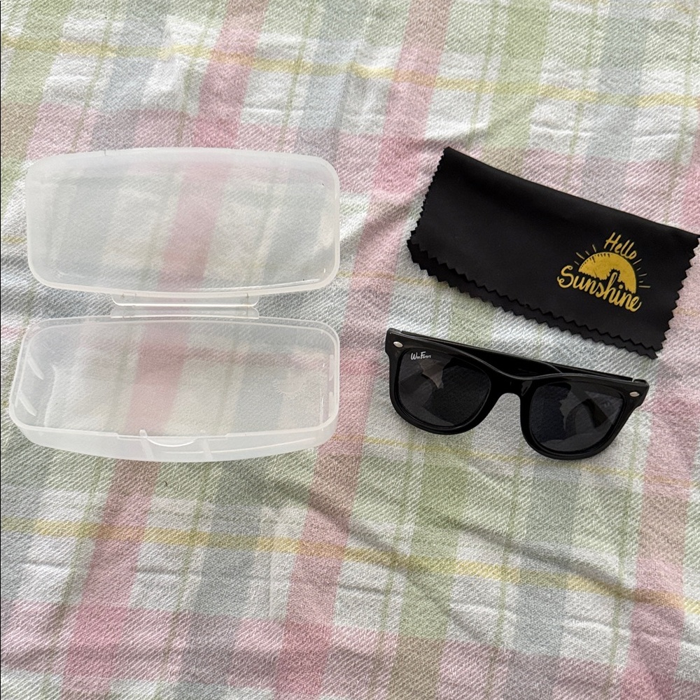Kids Black Sunglasses with Hello Sunshine Microfiber Cloth